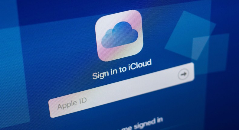 There are two ways you can download iCloud for Windows.
