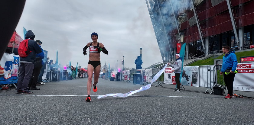 Izabela Paszkiewicz zdobyła tytuł w biegu na 5 km, ale czuje niedosyt. Przez zęby straciła szansę na rekord