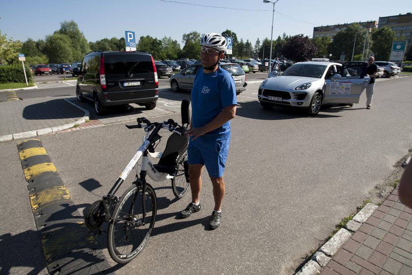 Paweł Szpryngiel zbiera pieniądze dla Fundacji Otwarte Ramiona"