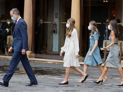 Boskie trio: Królowa Letycja z córkami. Nastolatki są coraz piękniejsze. FOTO