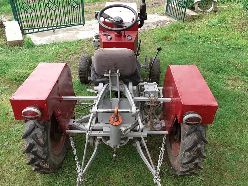 Unikatni traktor