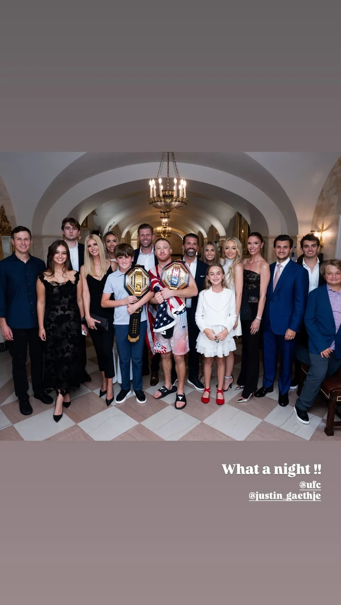 Trampovi se okupili nakon MMA turnira, na slici je i Džastin Gejdži, novi UFC šampion u lakoj kategoriji