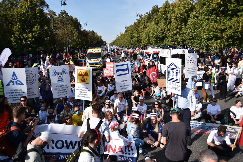 Warszawa: protest medyków w stolicy. Liczne utrudnienia