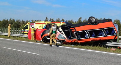 Dramatyczny wypadek busa na A4 pod Rzeszowem. Są ofiary, ogłoszono żałobę