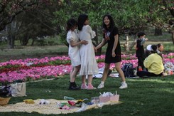 'Wybuchowe ożywienie' turystyki w Chinach. 'Góra ludzi, nie da się przejść'