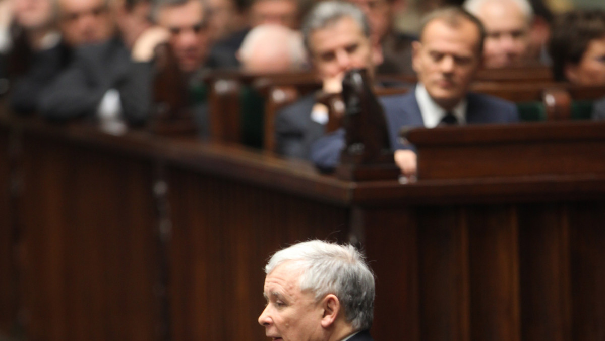 Prezes PiS Jarosław Kaczyński skrytykował środową informację rządu ws. katastrofy smoleńskiej. Według niego, było to prowokowanie i oskarżanie opozycji oraz "samochwalstwo niemające żadnych podstaw". - Sprawa nie idzie do przodu - powiedział lider PiS w rozmowie z dziennikarzami.