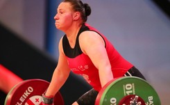 Poważna kontuzja polskiej sztangistki. Wygięło jej łokieć podczas próby rwania [WIDEO]