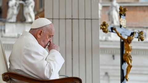 Franciszek apeluje, by usilnie modlić się o pokój - Vatican News