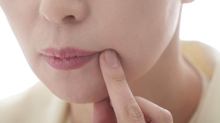 Az allergiák megjelenése az ajkak körül - Bőrgyulladás November