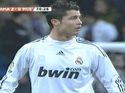Tak brutalny Ronaldo złamał nos rywalowi