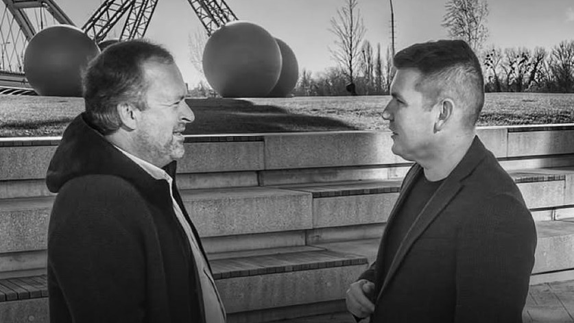 Psychológ a profesionálny kouč Mgr. Dalibor Bednařík, PCC (ICF) | od 2011 prvý slovenský, externý ICF Professional Certified Coach ICF a PhDr. Mário Bajs, profesionálny vyjednávač | Emeritný krízový policajný vyjednávač