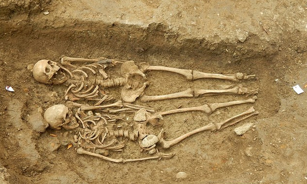 Para trzymająca się za ręce - osobliwe znalezisko archeologów z Leicester