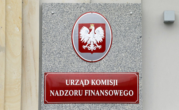 "Z upoważnienia Komisji Nadzoru Finansowego skierowano do Giełdy Papierów Wartościowych w Warszawie SA oraz BondSpot SA żądania zawieszenia obrotu wszystkimi instrumentami finansowymi wyemitowanymi przez spółkę GetBack SA".