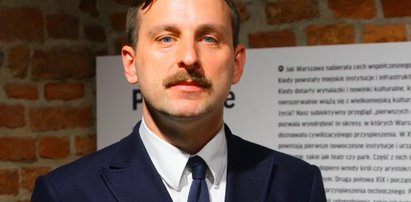 Nóż z twarzą Kaczyńskiego. Wicedyrektor muzeum odwołany za skandaliczną grafikę