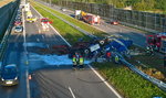 Groźny wypadek na A4. Ciężarówka leży na obu jezdniach