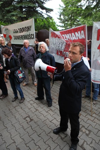 Protest przed domem Lecha Wałęsy