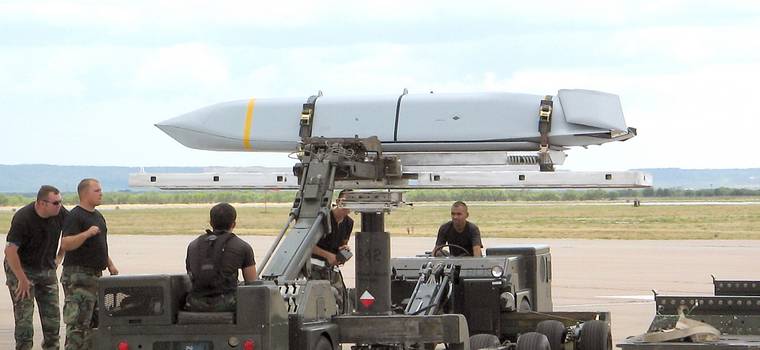 Premier Morawiecki zabiega o tę broń dla Polski. Oto możliwości AGM-158 JASSM-XR