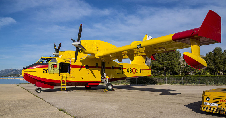 Canadair CL-415