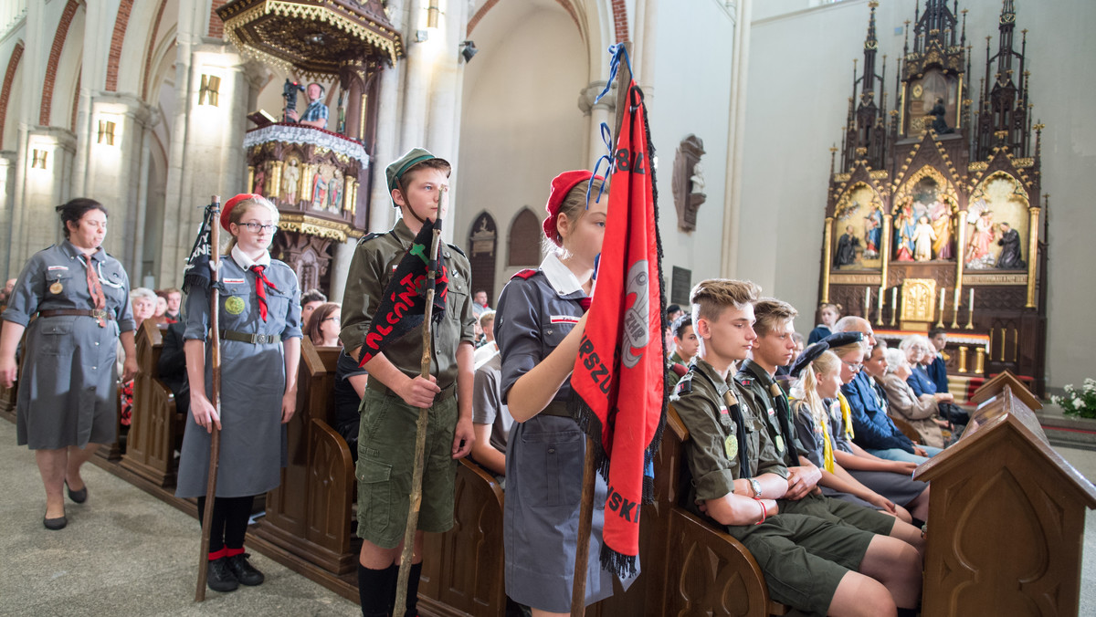 Każda śmierć jest tajemnicą, z którą wiążą się dziesiątki pytań, na które nie znajdziemy odpowiedzi. Tym większą tajemnicą jest śmierć harcerek: Olgi i Joanny – mówił ks. Robert Batolik, duszpasterz harcerzy archidiecezji łódzkiej.