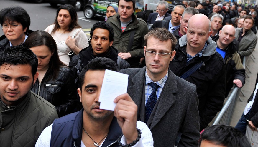 Ludzie czekają na iPada