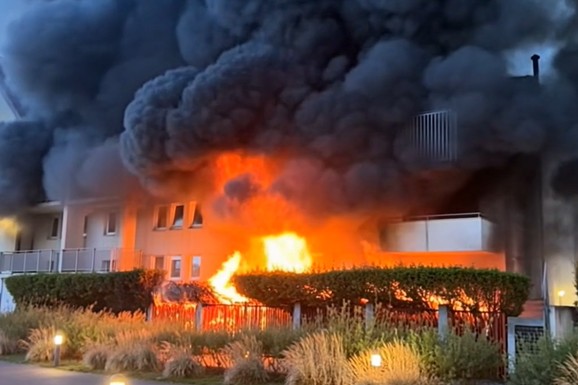 (VIDEO) OGROMAN POŽAR PROGUTAO ZGRADU U GRACU Puna bolnica evakuisanih stanara, otkriven uzrok buktinje