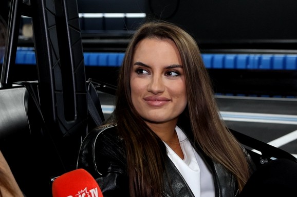 OVAKVU SLIKU NIKAD NIJE OBJAVILA Barbara Babak pokazala lice bez šminke, a mreže se usijale: "Hrabro od tebe" (FOTO)