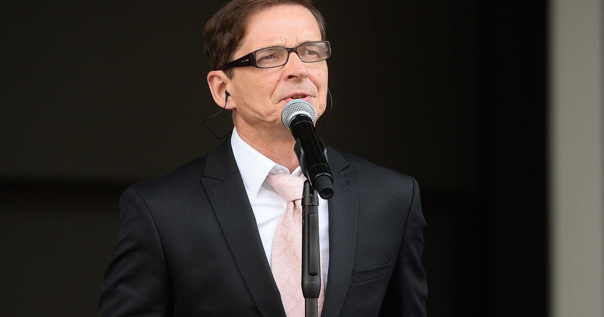 "Był solą w oku kierownictwa stacji". Ujawniono kulisy zawieszenia Przemysława Babiarza w TVP