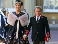 W TAKIM stroju po odbiór tytułu szlacheckiego? Żona Roda Stewarta zaszalała! FOTO