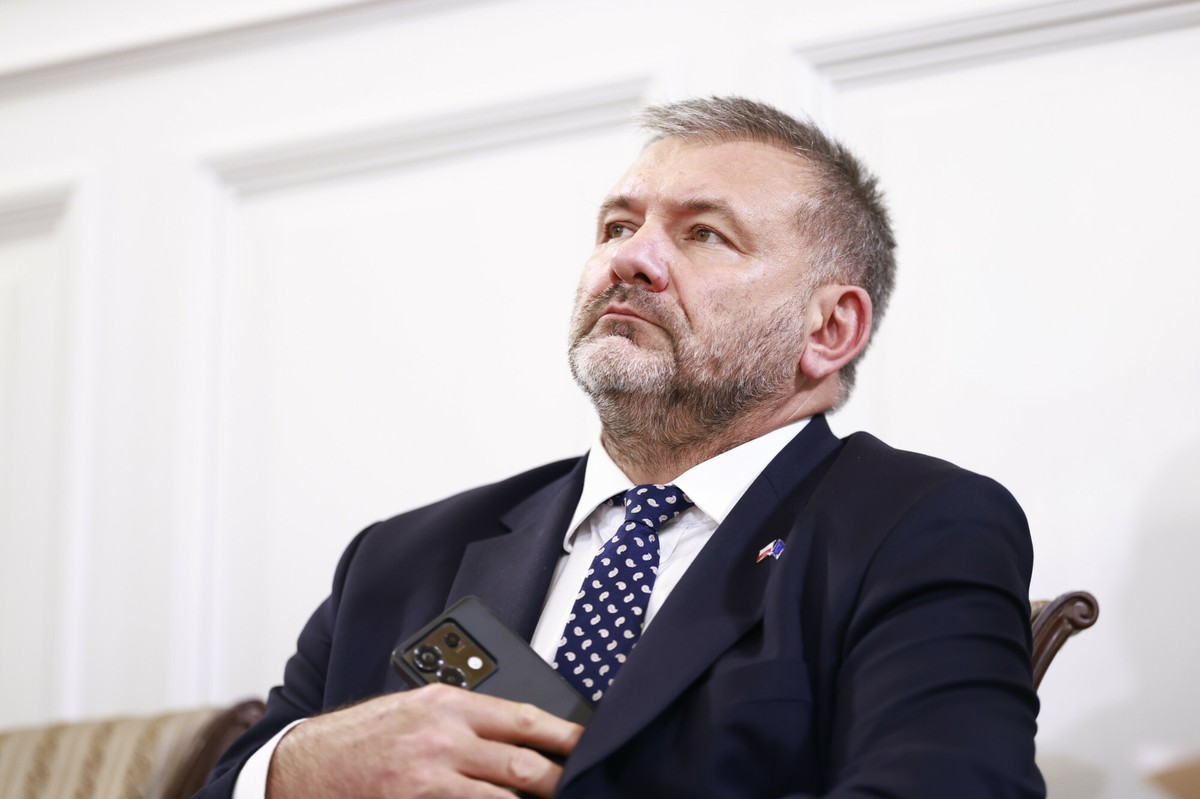 Spór o rozporządzenie ministra Żurka. O co chodzi z "ziobrolotkiem" [ANALIZA]