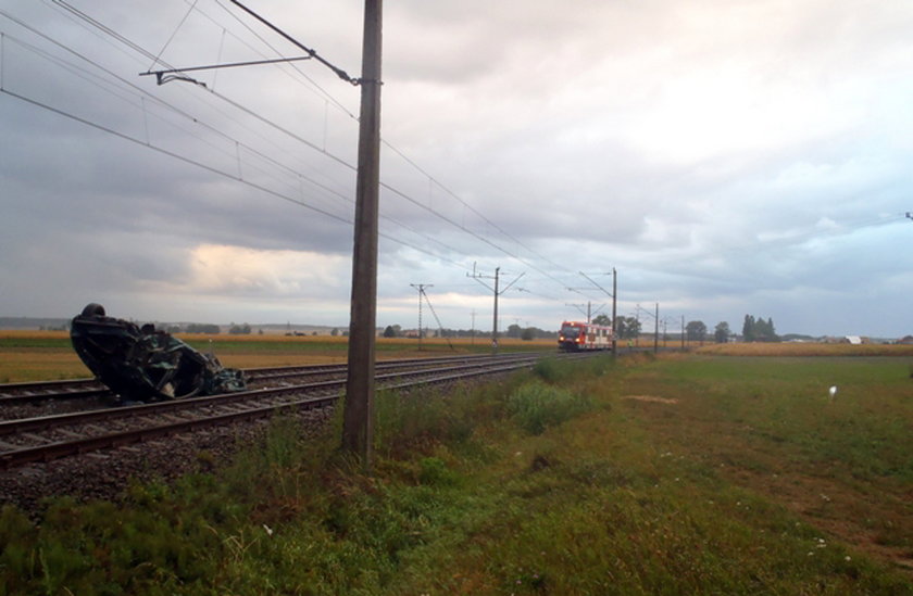 Samochód osobowy zderzył się z pociągiem