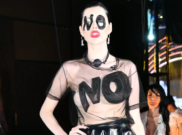 Da se prekrstiš i levom i desnom rukom: Evo čime je ukrasila jelku Deniz Dejm!