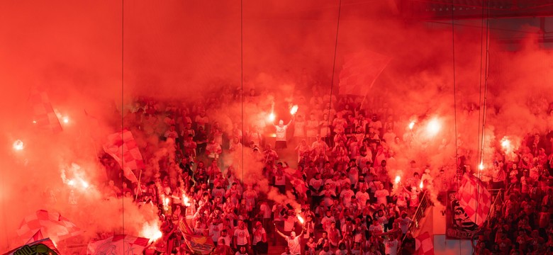 Wstyd, hańba i kompromitacja. Kibice Widzewa wywiesili flagę CSKA Moskwa [FOTO]