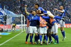 Schalke 04 Gelsenkirchen pierwszy raz od 2014 roku wygrało mecz z Borussią Dortmund