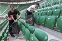 Więźniowie posprzątali wrocławski stadion