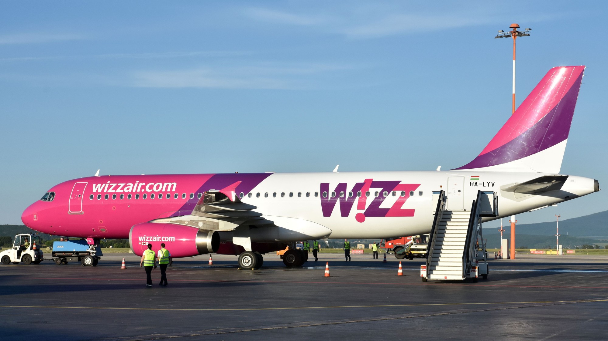 Lietadlo spoločnosti Wizz Air na letisku v Košiciach