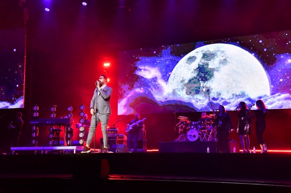 "NAS DVOJE SMO KAO BLIZANCI" Pevač oženio ćerku svog kolege, stariji je 15 godina od nje: "Ništa nema smisla ako se vraćaš u prazan stan"