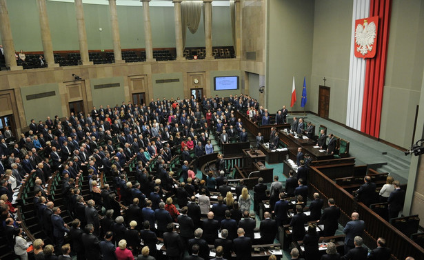 Pięć partii w Sejmie, Nowoczesna pod progiem. NAJNOWSZY SONDAŻ