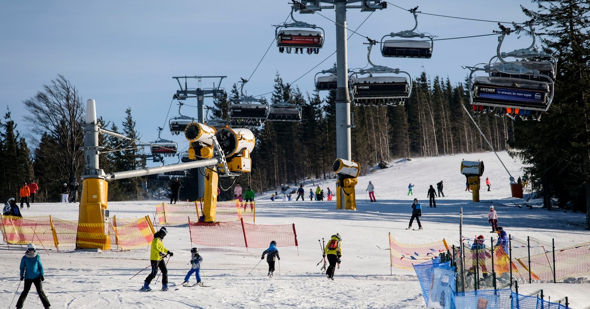 Ferie zimowe 2026 budzą kontrowersje. Rodzice obawiają się tłoku i cen. "Dobre tylko pensjonatów"