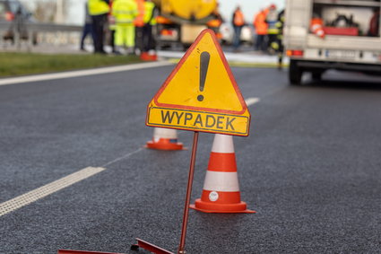 Koszty wypadków. Naprawa dróg i autostrad kosztuje dziesiątki milionów złotych rocznie