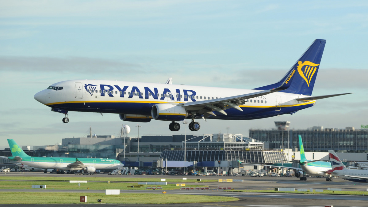 33 pasażerów irlandzkich niskobudżetowych linii Ryanair trafiło do szpitala, gdy ich samolot awaryjnie wylądował w piątek 13 lipca na lotnisku Frankfurt-Hahn z powodu nagłego spadku ciśnienia w kabinie pasażerskiej - poinformowała niemiecka policja.