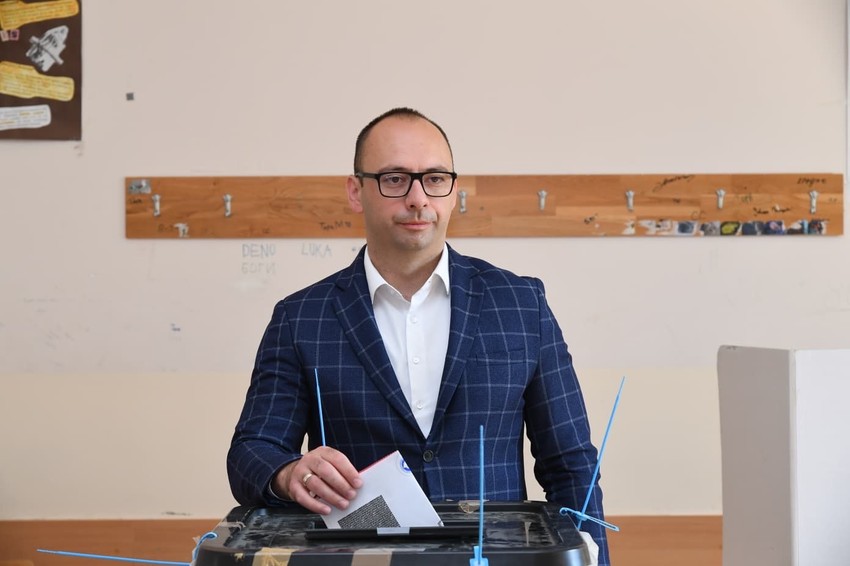 Glasao Igor Simić