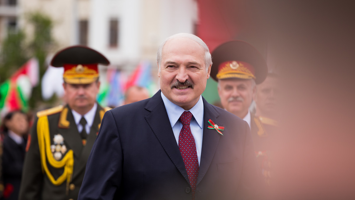 Prezydent Białorusi podpisał w środę dekret o dymisji rządu Siarhieja Rumasa. O zamiarze wymiany gabinetu w związku z sierpniowymi wyborami prezydenckimi Alaksandr Łukaszenko poinformował 25 maja.