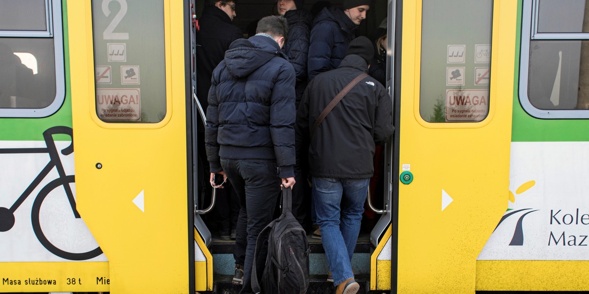 PKP Energetyka od stycznia wprowadziła nowy cennik dla energii elektrycznej trakcyjnej dla Kolei Mazowieckich. Te podniosły ceny biletów. Podobnie zrobili inni przewoźnicy. Pytanie dlaczego PKP Energetyka liczy sobie tak drogo? Energia aż tak nie zdrożała.