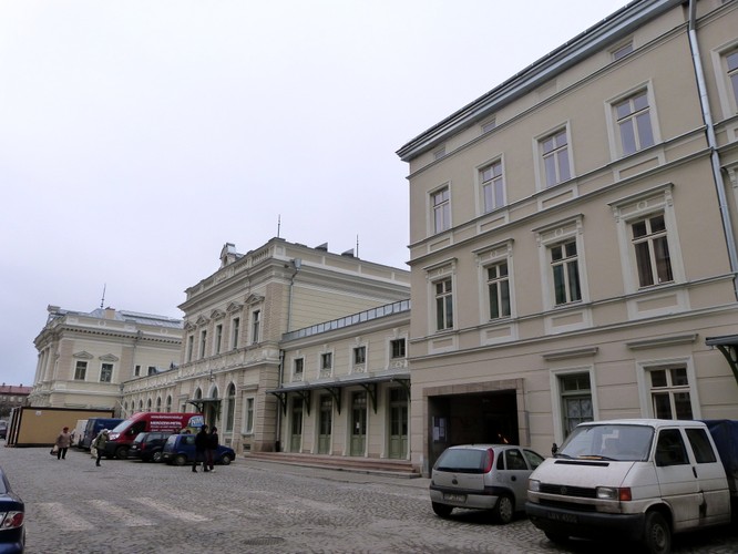 Stacja w Przemyślu jest położona również na trasie kibiców Mistrzostw Euro 2012, kóre odbędą się w Polsce i na Ukrainie. Znajduje się tutaj polsko-ukraińskie przejście graniczne.