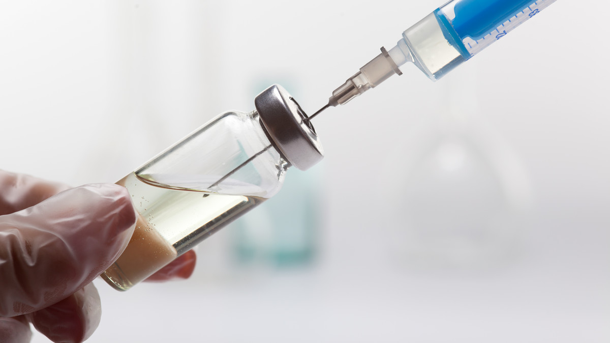 Sondaż: Polacy popierają szczepienia