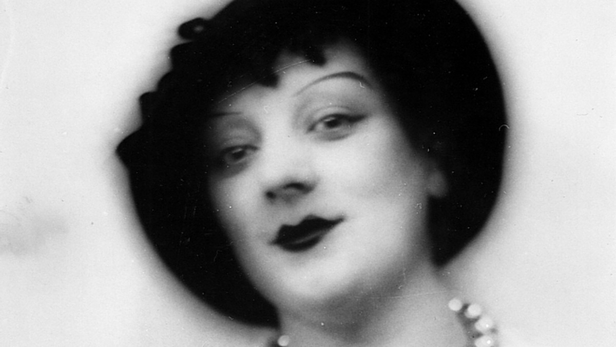 Alice Prin - znana jako Kiki - była modelką i skandalistką. W latach 20. XX wieku inspirowała wielu artystów. Teraz do ich grona dołączyła para francuskich twórców, którzy postanowili narysować powieść graficzną o jej życiu.