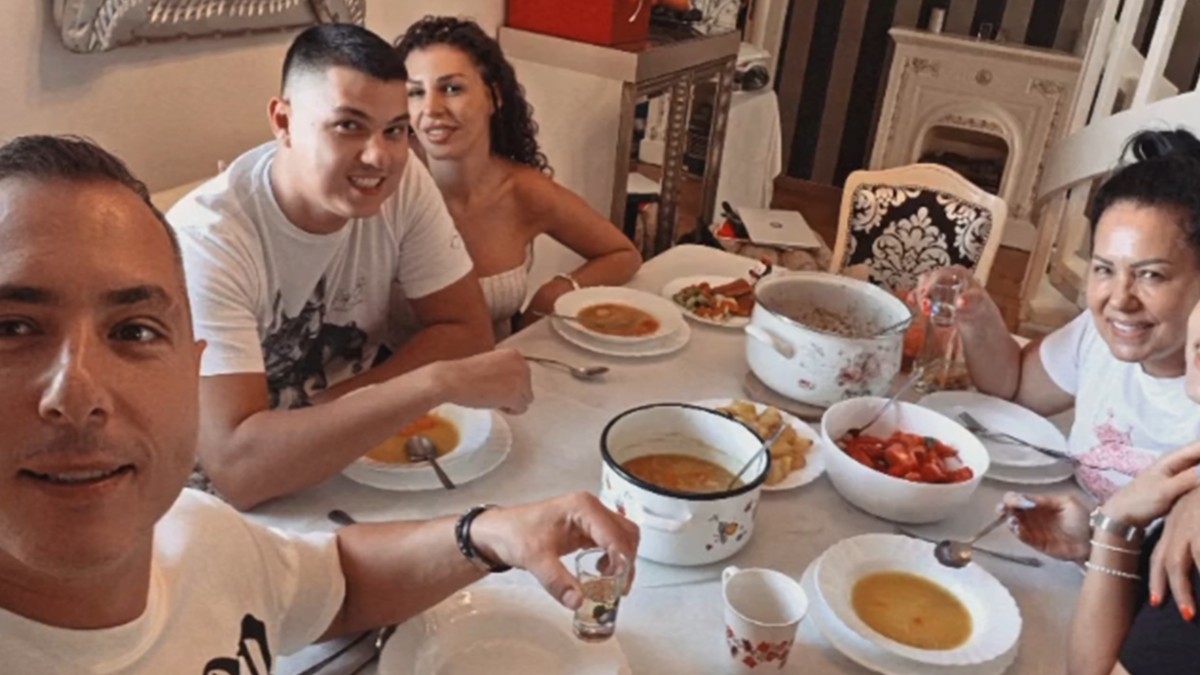 PORODICA NA RUČKU KOD ZLATE PETROVIĆ Ena Čolić, Miki Dudić, Peja i njihova sestra na okupu: "Obavezno po rakijicu, ovo je domaćinska kuća"