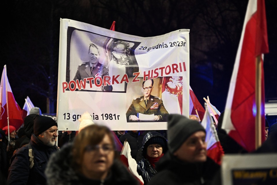 Organizowana przez Prawo i Sprawiedliwość manifestacja "Protest Wolnych Polaków" w Warszawie