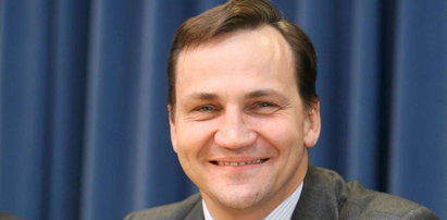 Sikorski daje bony za 2 400 000 zł!