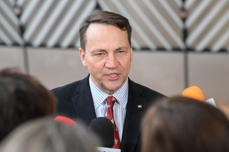 Ochrona cieśniny Ormuz. Sikorski: Jeśli USA zwrócą się do NATO, rozważymy to